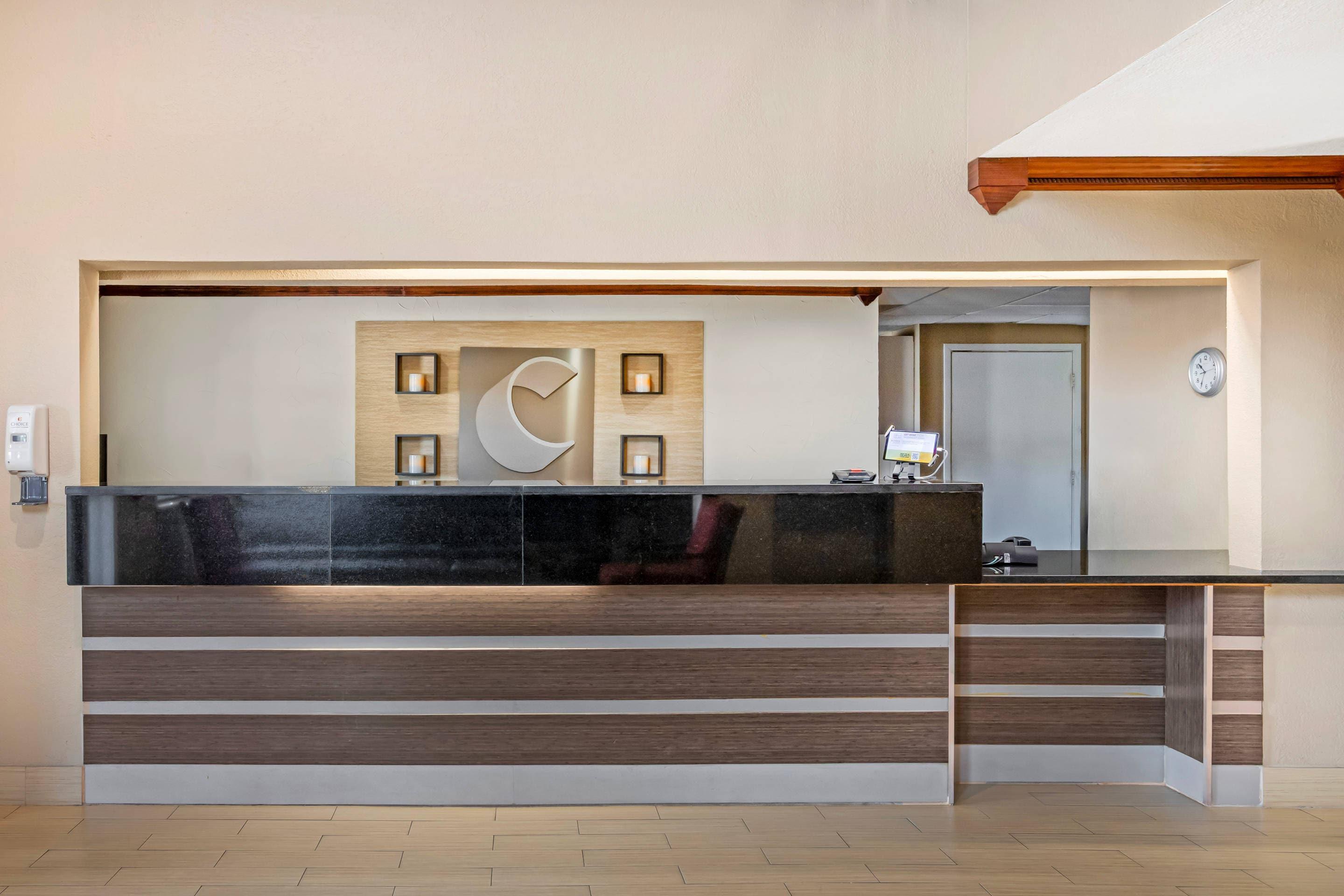 Front desk | Comfort Inn North Conroe