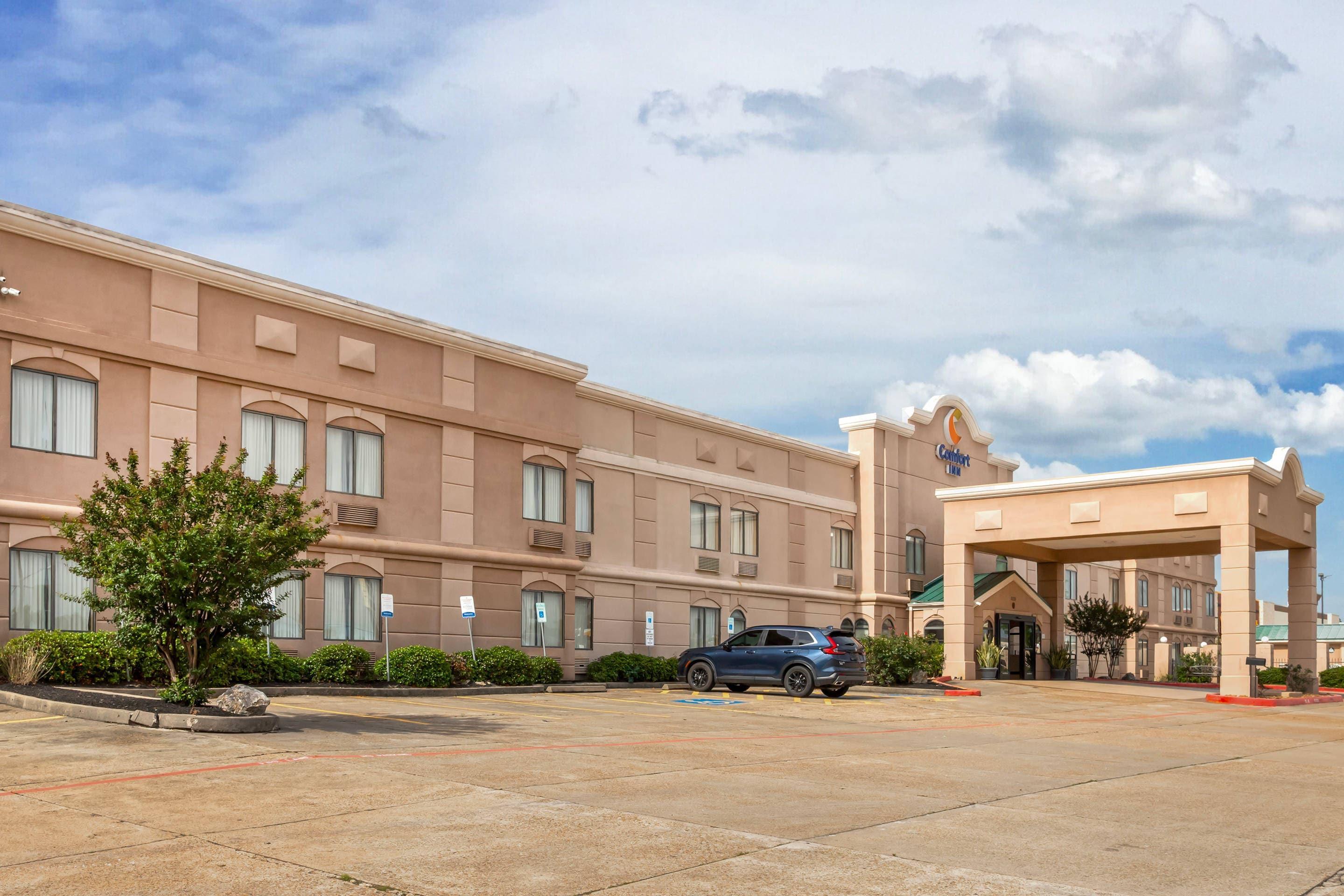 Hotel exterior | Comfort Inn North Conroe