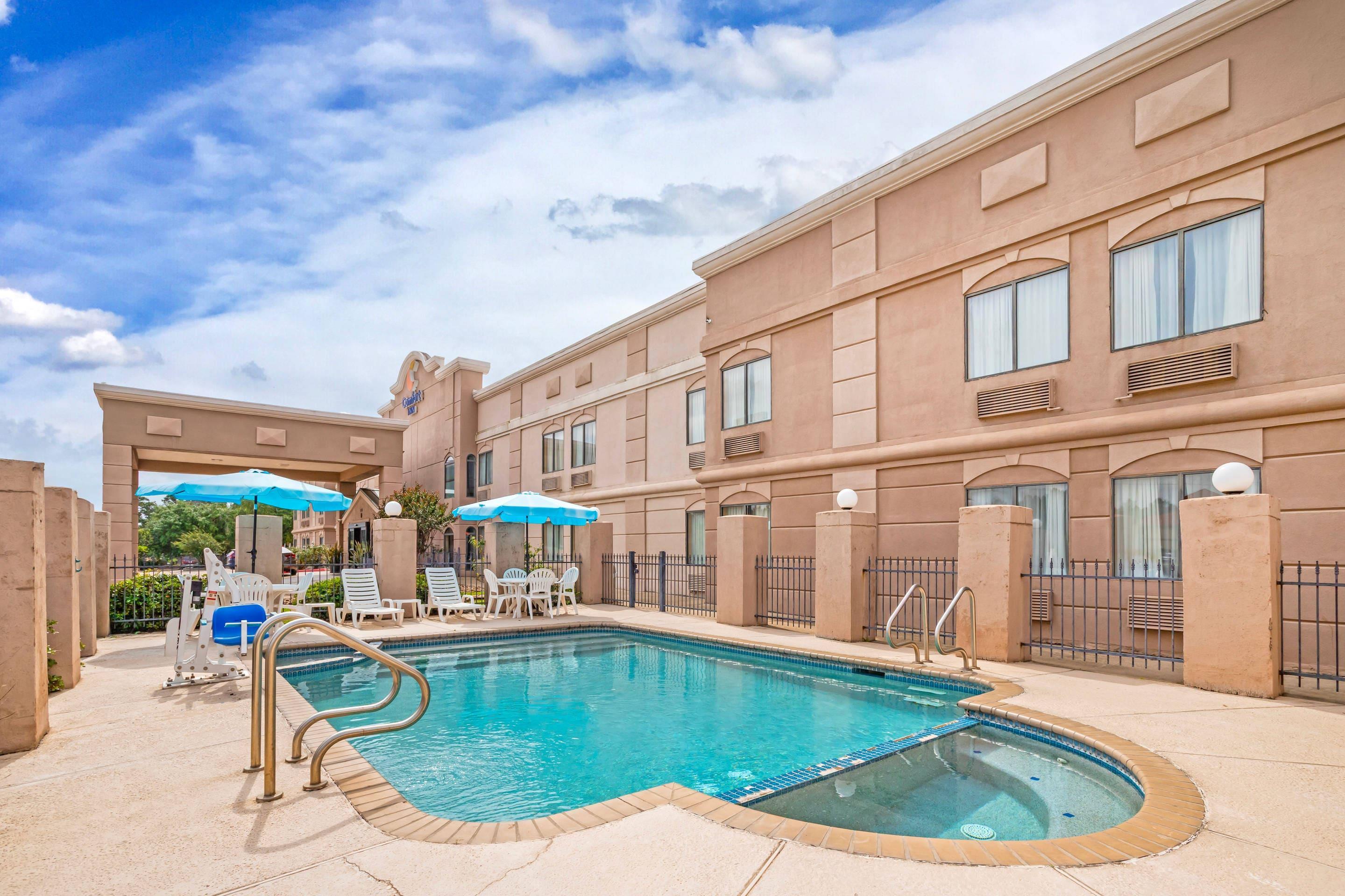 Outdoor pool | Comfort Inn North Conroe