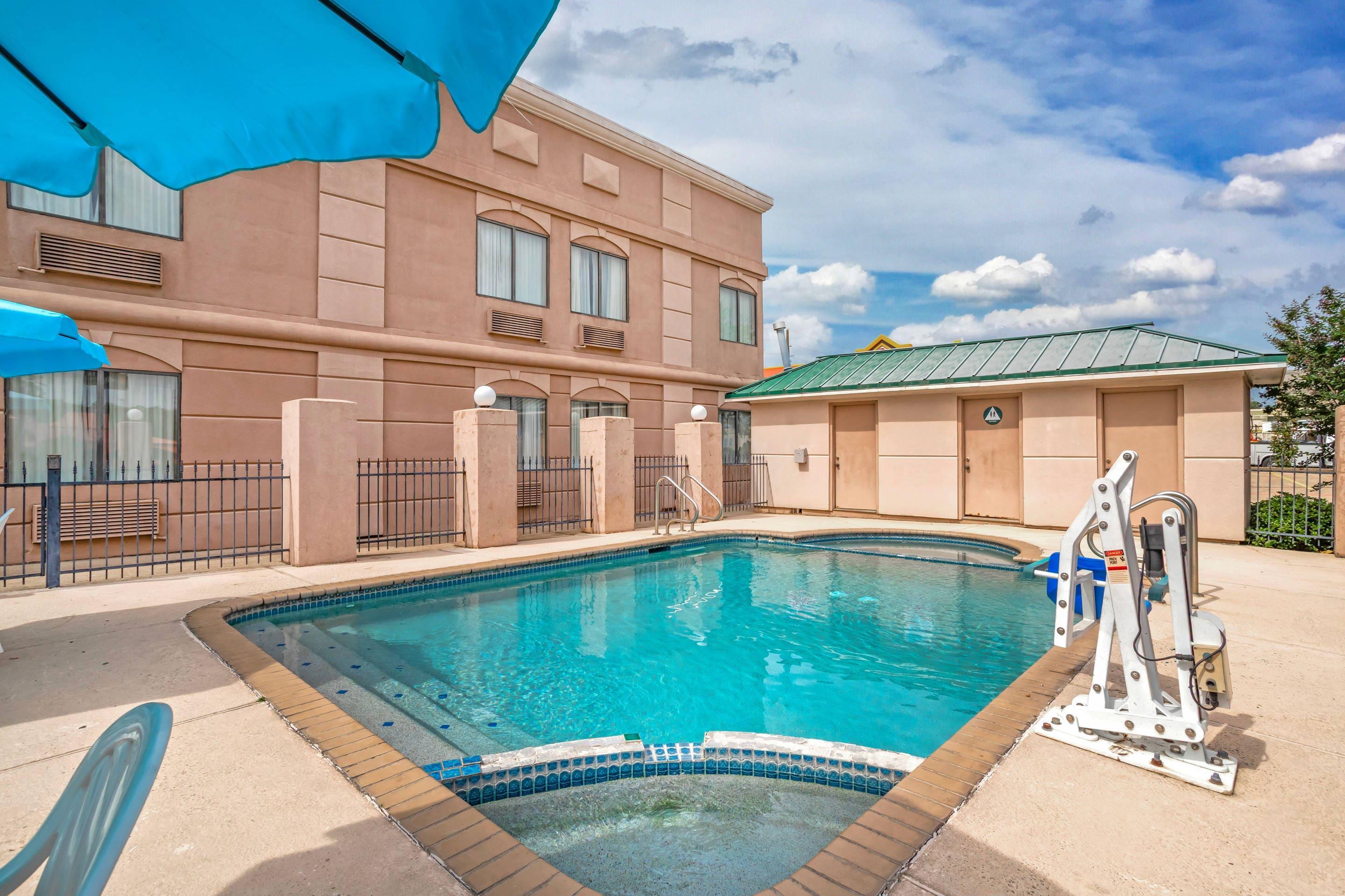 Outdoor pool | Comfort Inn North Conroe