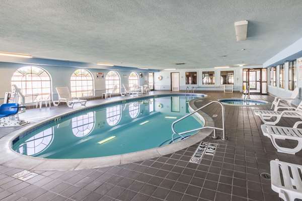 Pool - Quality Suites Burleson