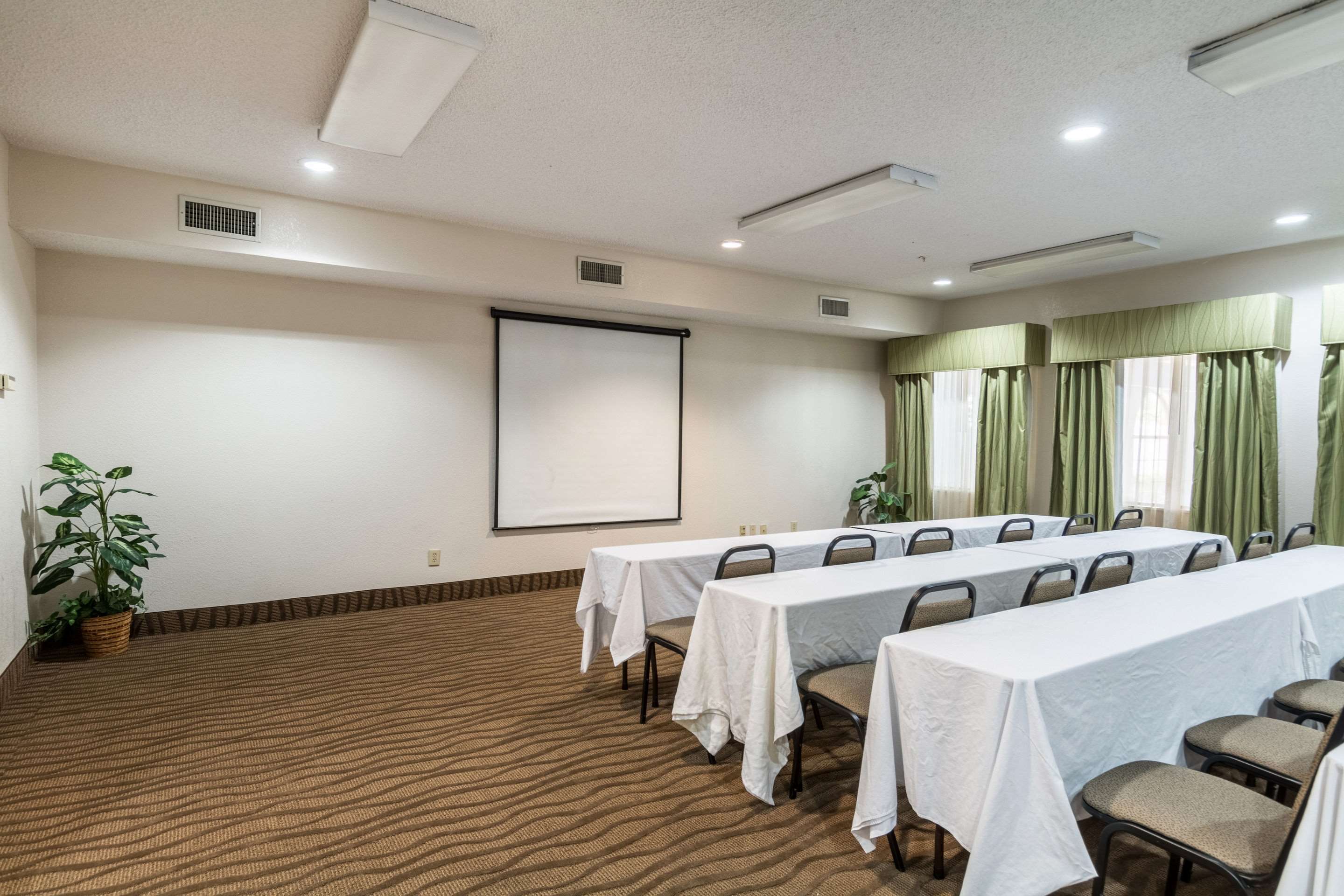 Meeting room | Quality Suites Burleson - Ft. Worth