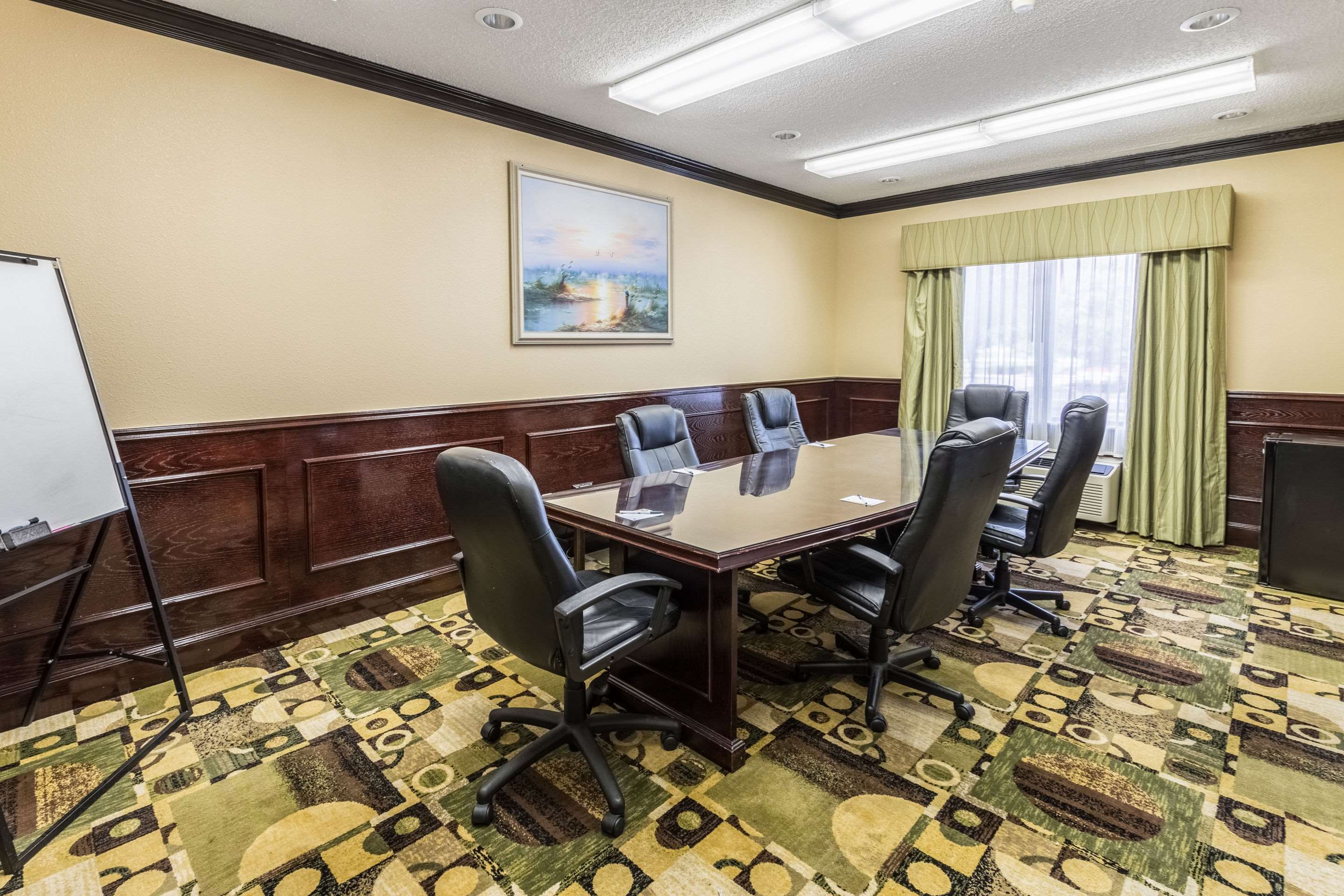 Conference Room | Quality Suites Burleson - Ft. Worth