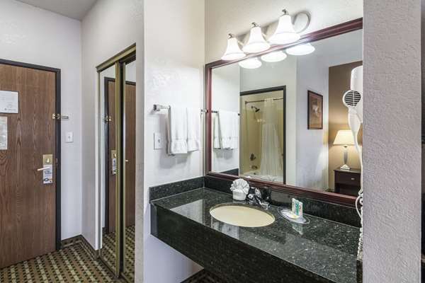  - Quality Suites Burleson