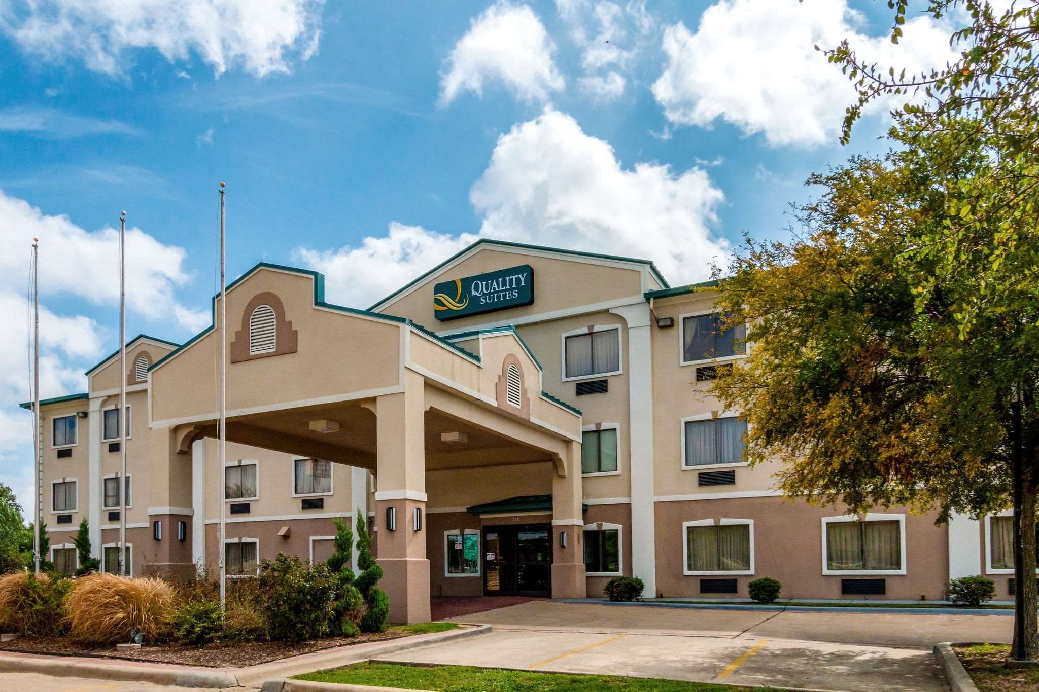 Hotel exterior | Quality Suites Burleson - Ft. Worth