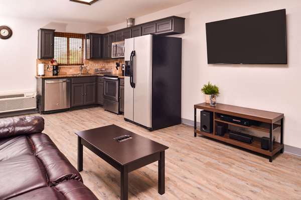 Suite - Quality Inn & Suites Beaumont - I-10, Exit 851