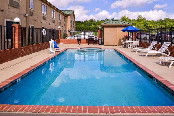 Pool - Quality Inn & Suites Beaumont - I-10, Exit 851