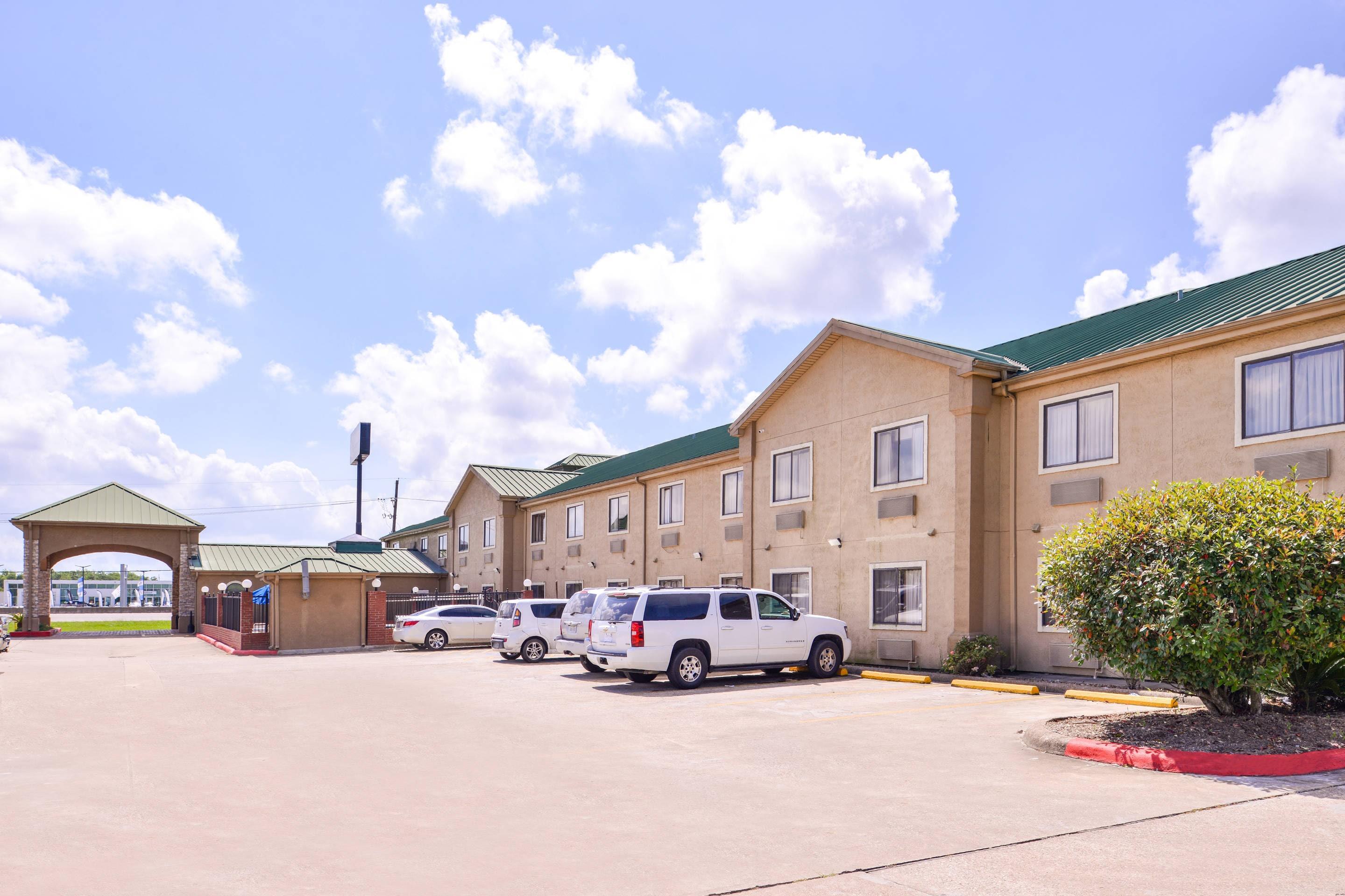 Hotel exterior | Quality Inn And Suites Beaumont