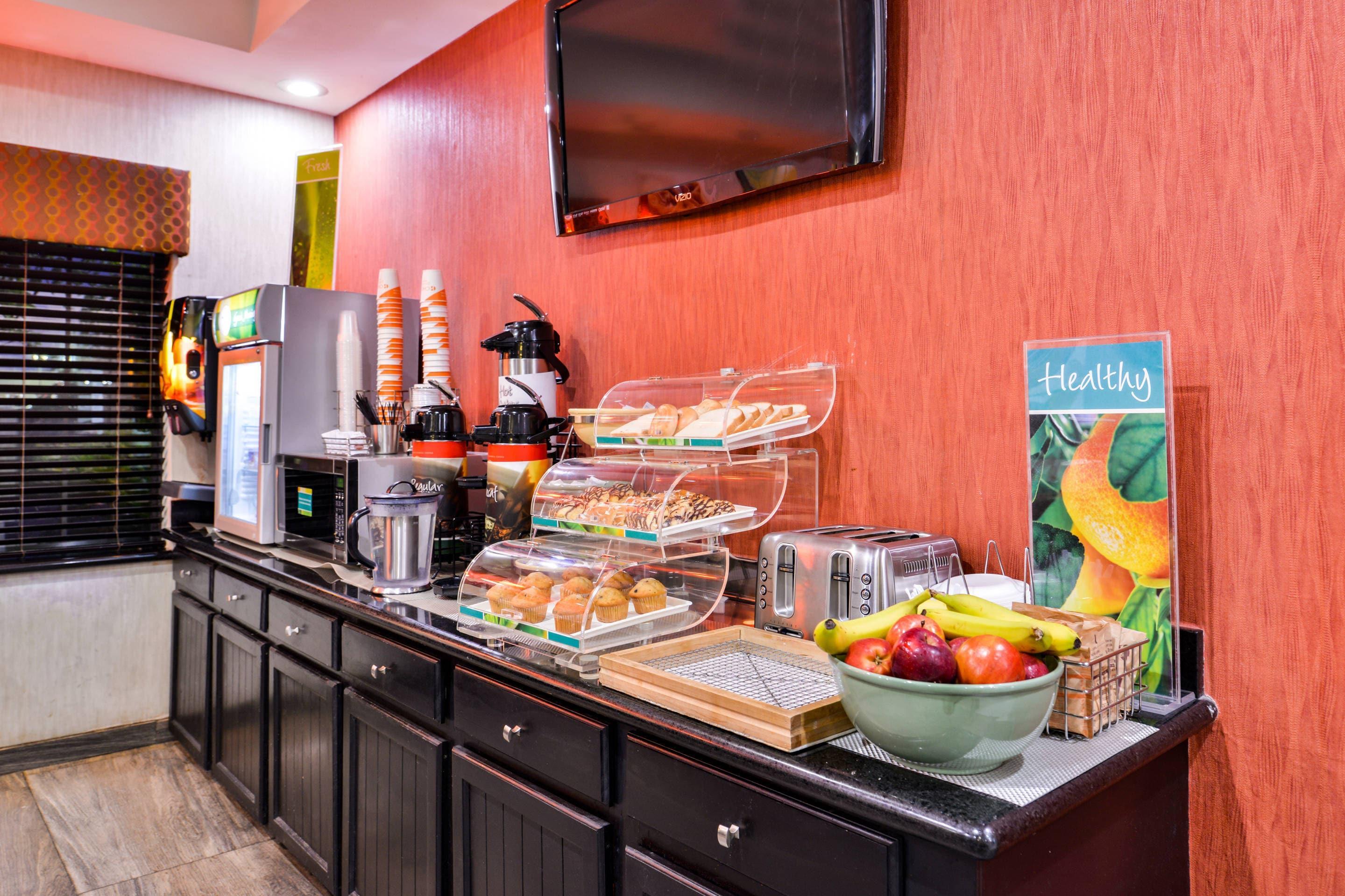 Spacious breakfast area | Quality Inn And Suites Beaumont