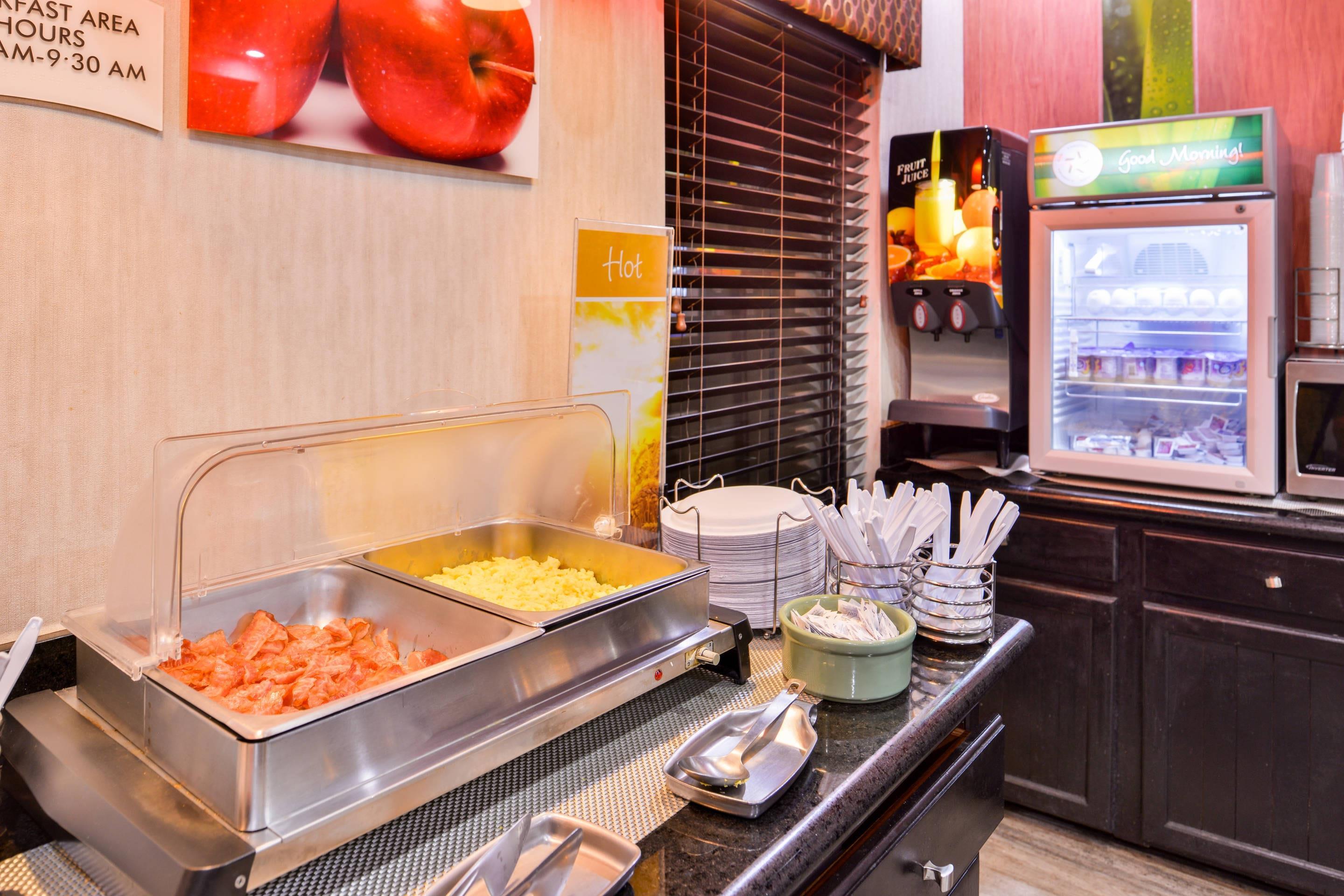 Spacious breakfast area | Quality Inn And Suites Beaumont