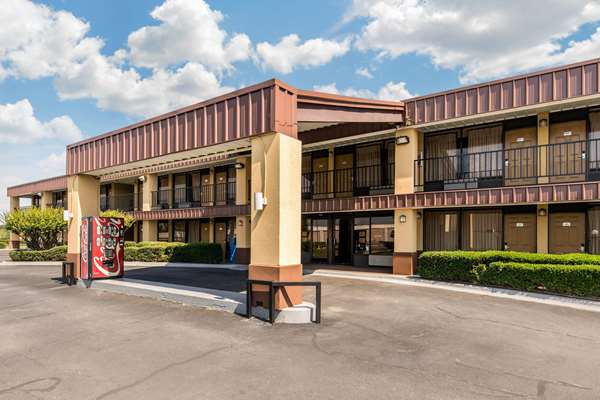 Exterior view - Quality Inn Paris