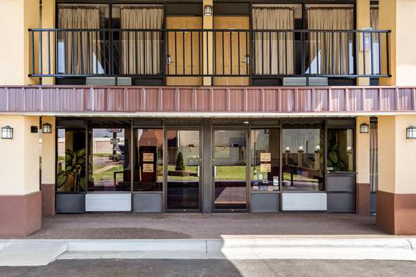 Exterior view - Quality Inn Paris