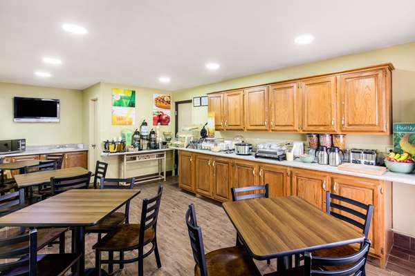 Amenities - Quality Inn Paris