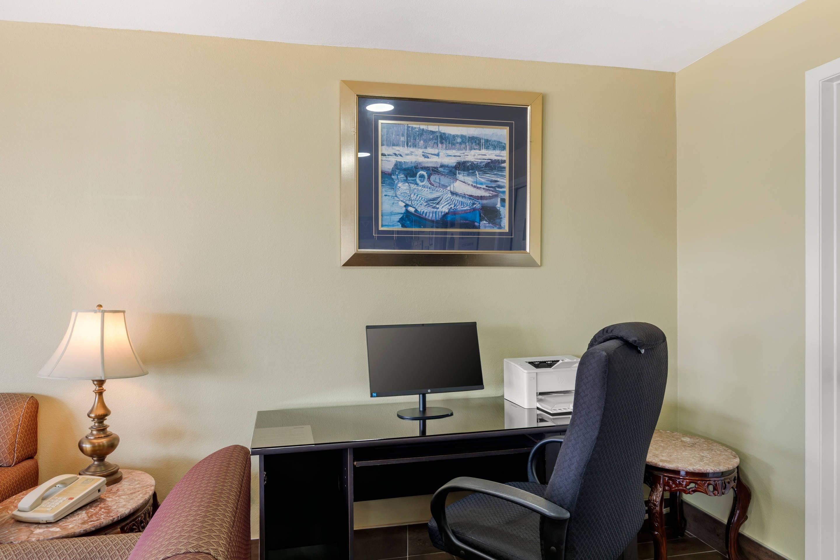 Business center | Quality Inn Paris