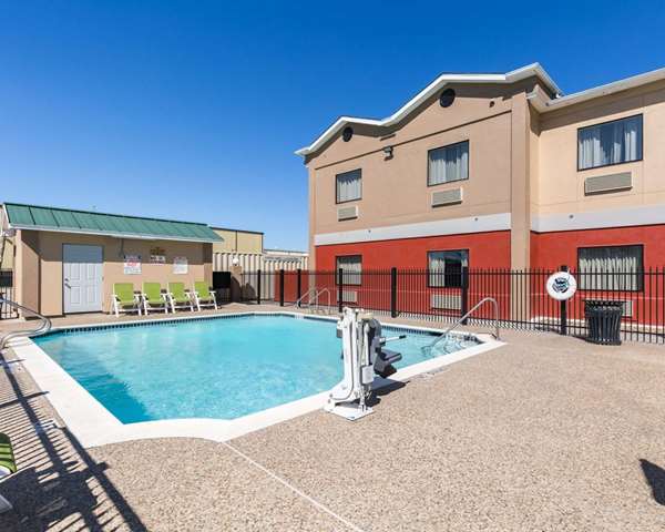 Pool - Econo Lodge Inn & Suites East Houston - I-10, Exit 778 & 778A