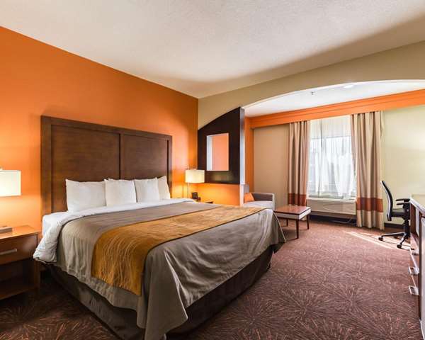 Suite - Econo Lodge Inn & Suites East Houston - I-10, Exit 778 & 778A