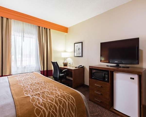 Suite - Econo Lodge Inn & Suites East Houston - I-10, Exit 778 & 778A