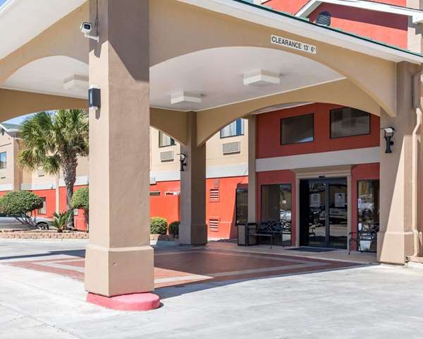 Exterior view - Econo Lodge Inn & Suites East Houston - I-10, Exit 778 & 778A