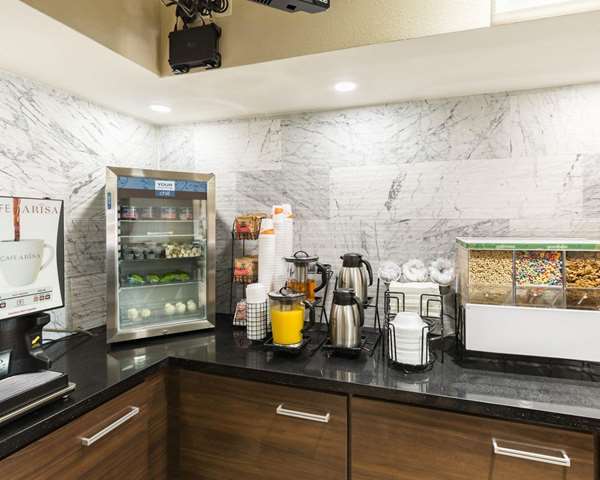 Amenities - Econo Lodge Inn & Suites East Houston - I-10, Exit 778 & 778A