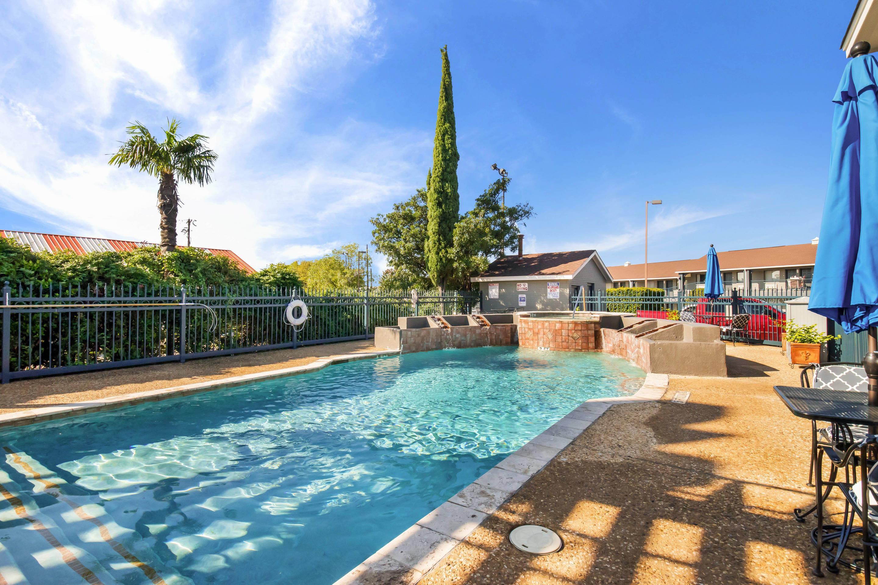 Outdoor pool | Quality Inn Near Lake Marble Falls