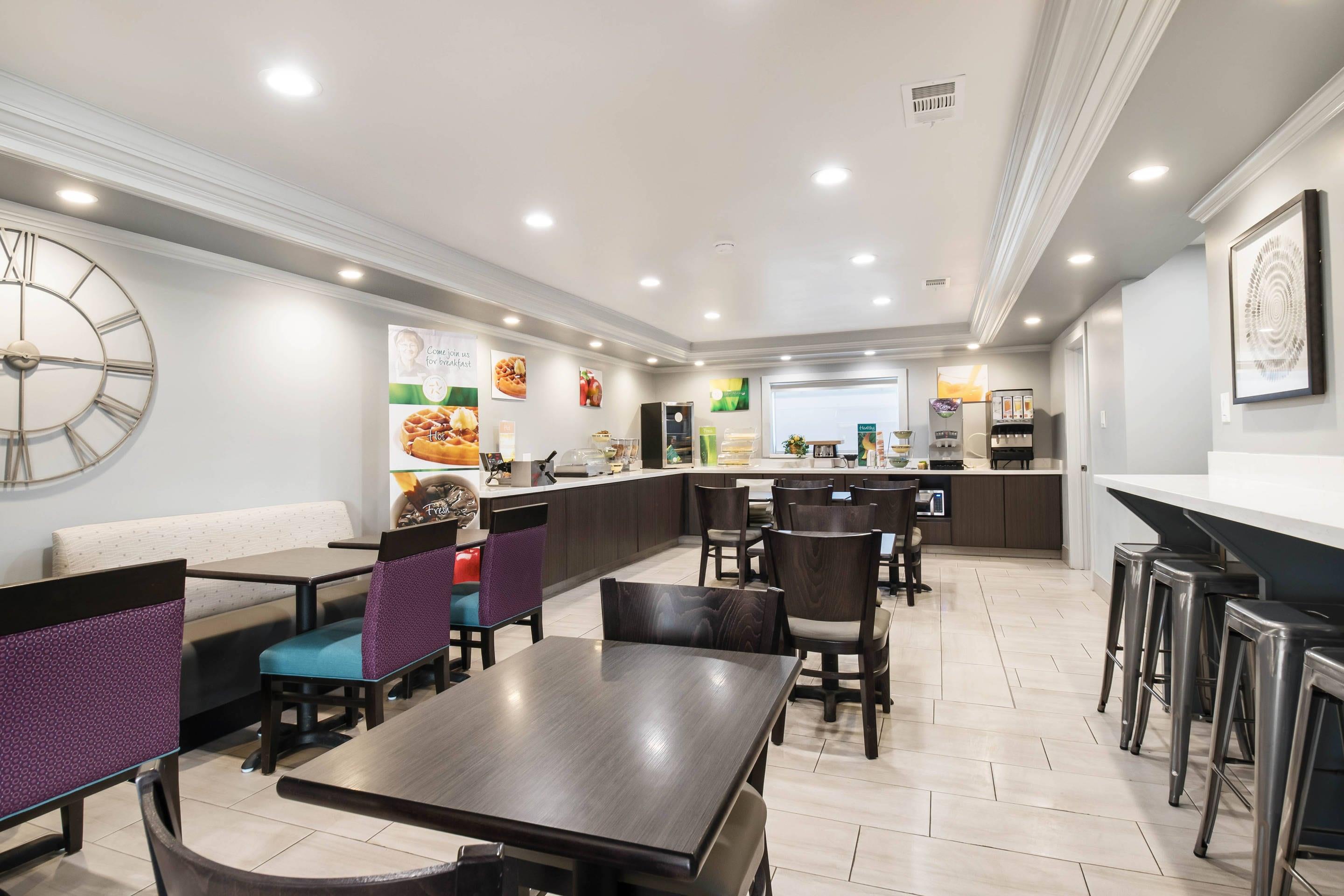 Breakfast area | Quality Inn Near Lake Marble Falls