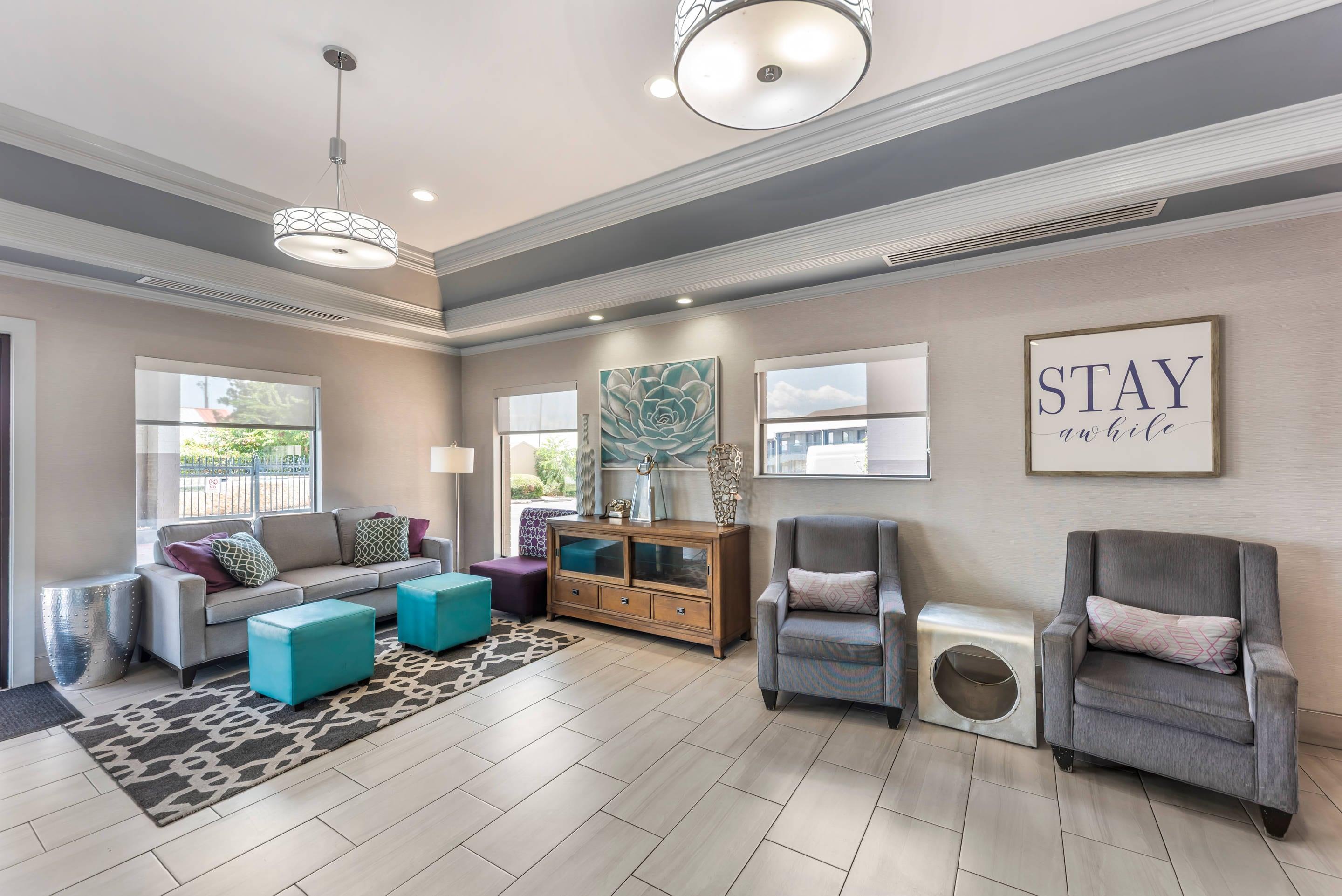 Lobby with sitting area | Quality Inn Near Lake Marble Falls
