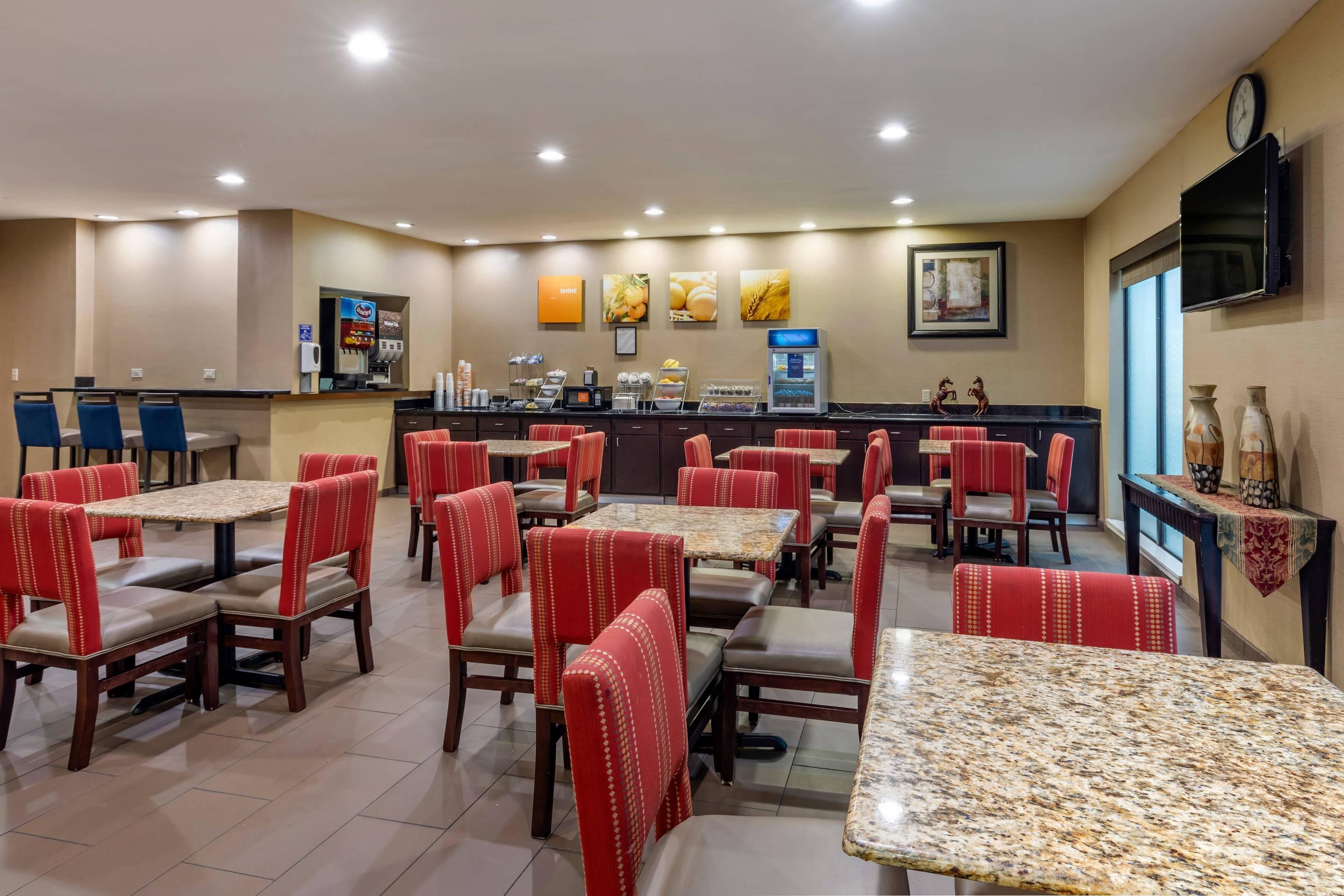 Breakfast area | Comfort Suites The Colony - Plano West