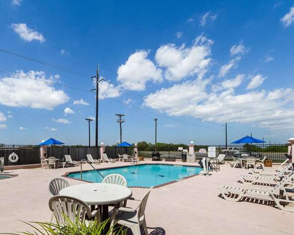 Pool - Quality Inn Ingleside