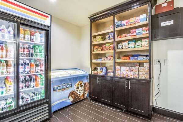  - Comfort Inn & Suites Market Center Dallas - I-35, Exit 433B