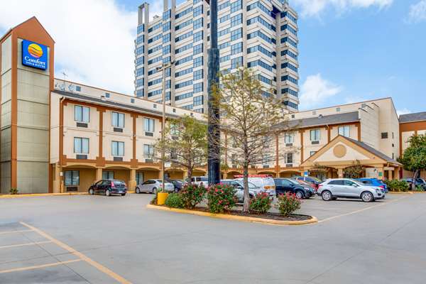Exterior view - Comfort Inn & Suites Market Center Dallas - I-35, Exit 433B