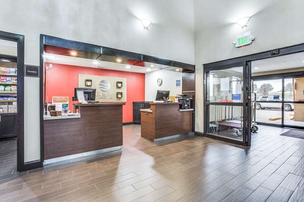  - Comfort Inn & Suites Market Center Dallas - I-35, Exit 433B