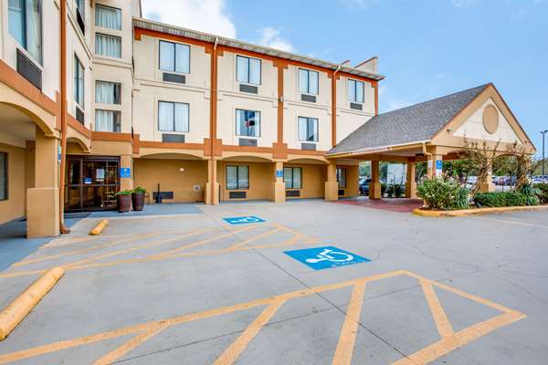Exterior view - Comfort Inn & Suites Market Center Dallas - I-35, Exit 433B