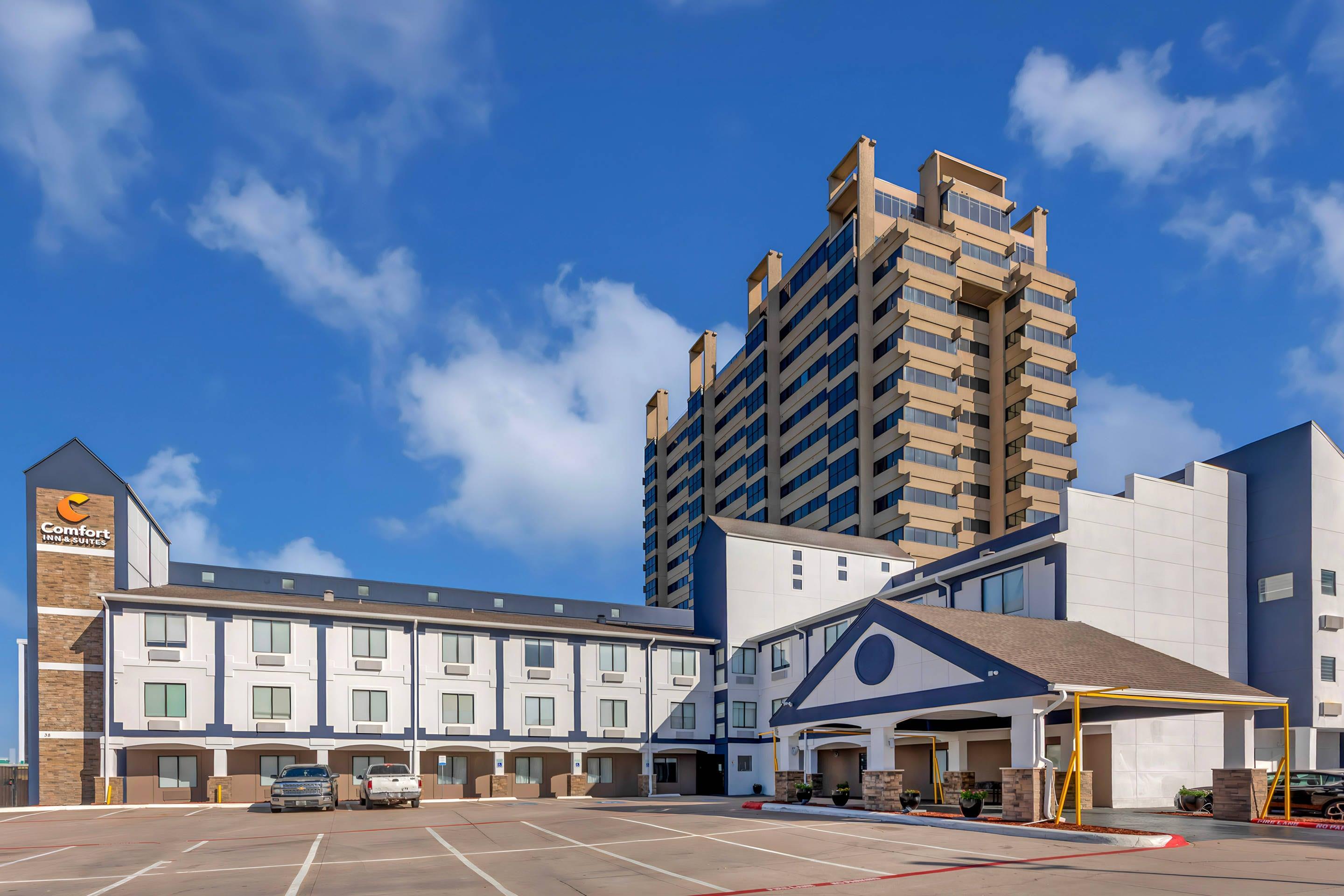 Hotel exterior | Comfort Inn & Suites Love Field - Dallas Market Center
