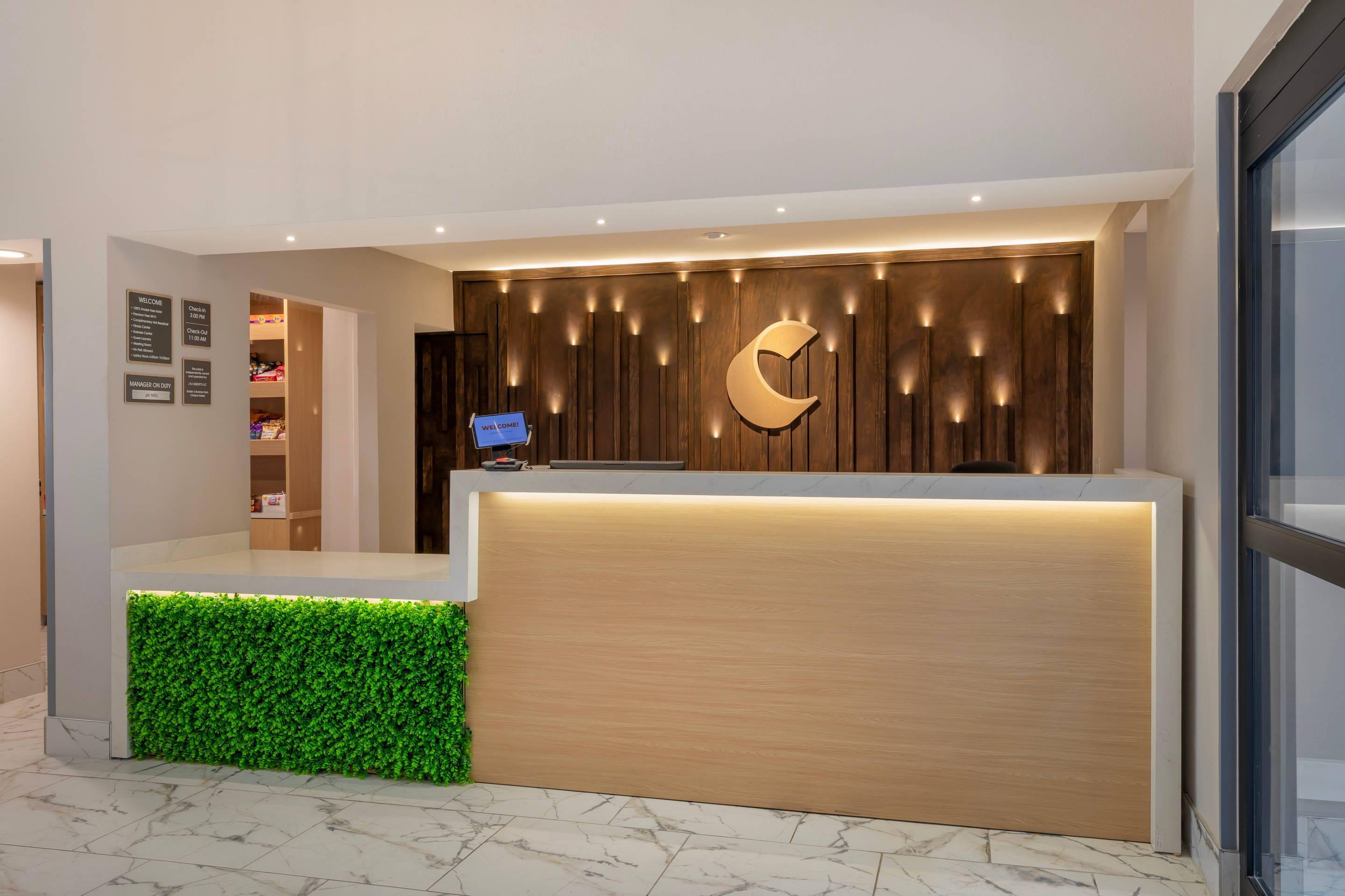 Hotel lobby | Comfort Inn & Suites Love Field - Dallas Market Center