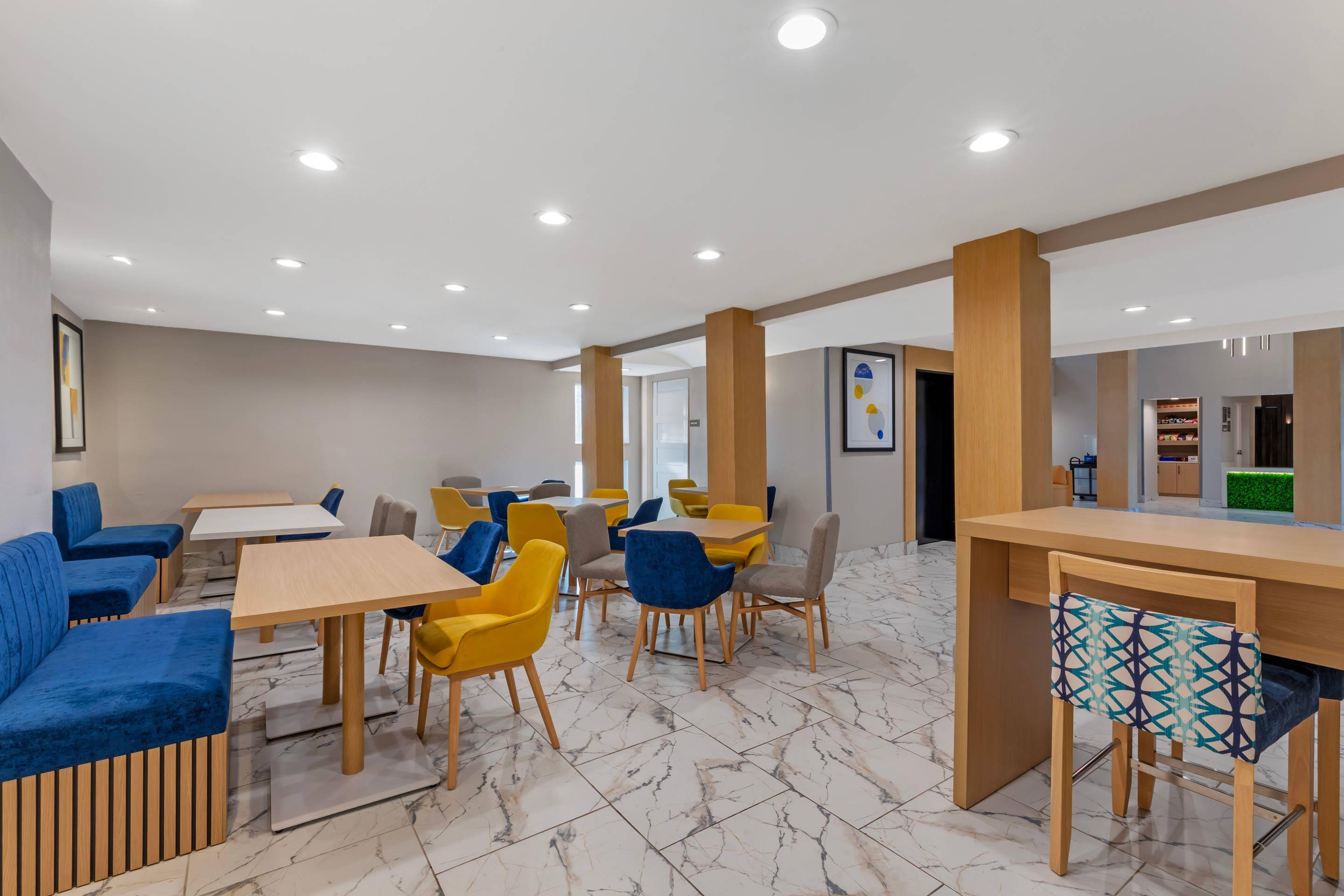 Breakfast area | Comfort Inn & Suites Love Field - Dallas Market Center
