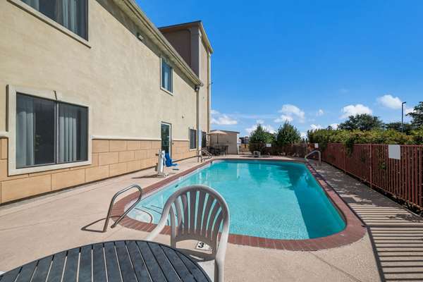 Pool - Quality Inn & Suites Terrell - I-20, Exit 501