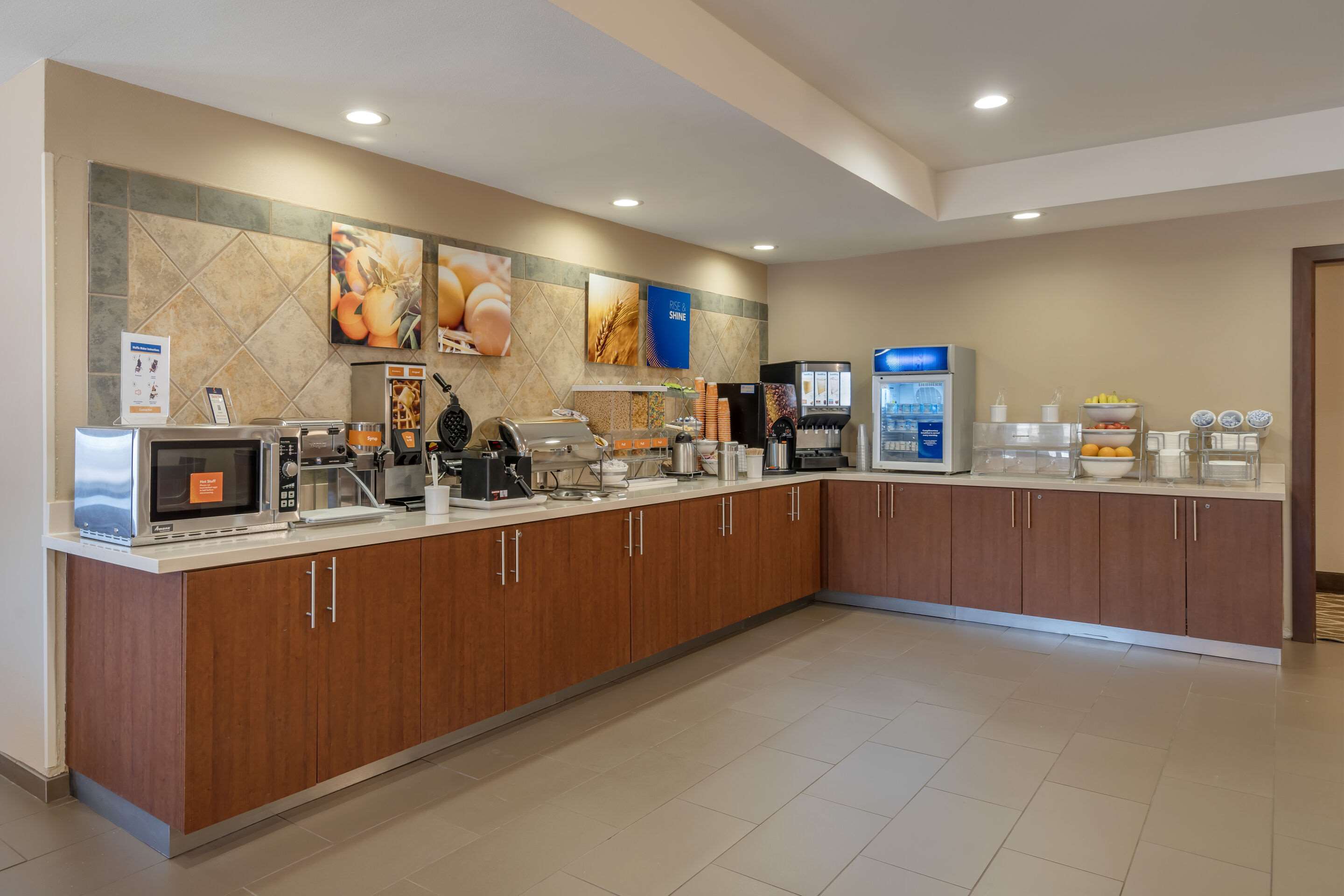 Breakfast area | Comfort Suites McKinney - Allen