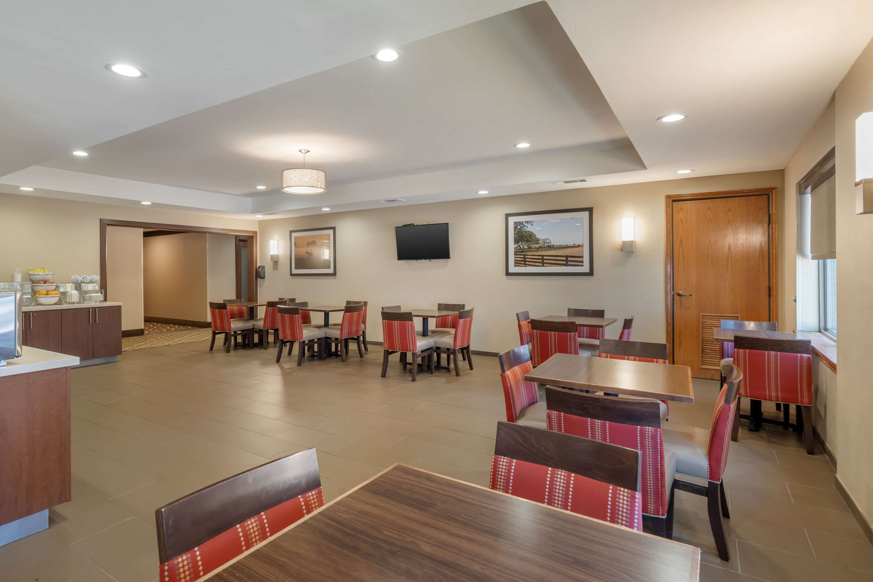 Breakfast area | Comfort Suites McKinney - Allen