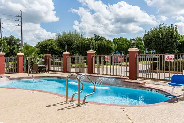 Pool - Comfort Suites Westchase Houston