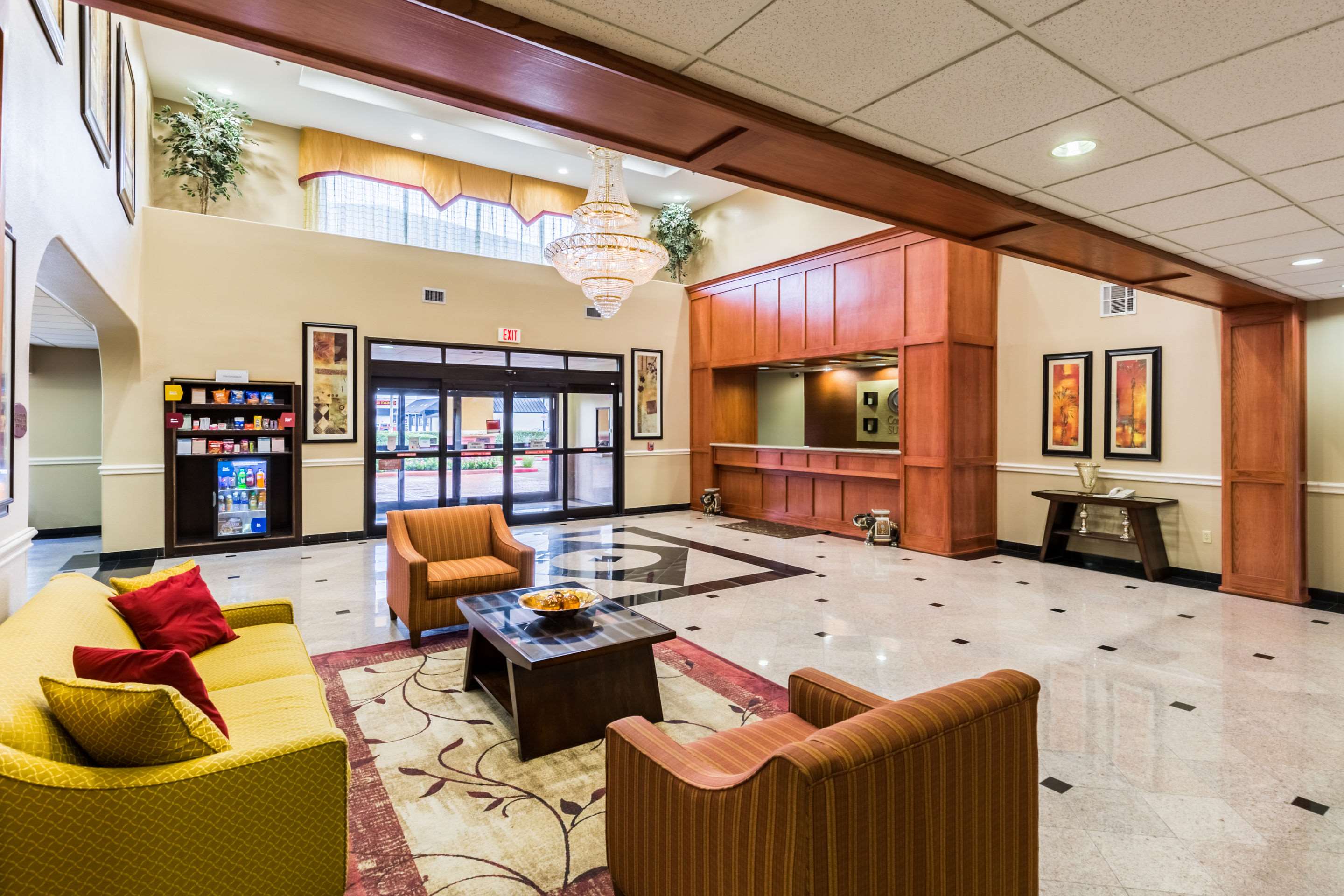 Spacious lobby | Comfort Suites Westchase Houston Energy Corridor