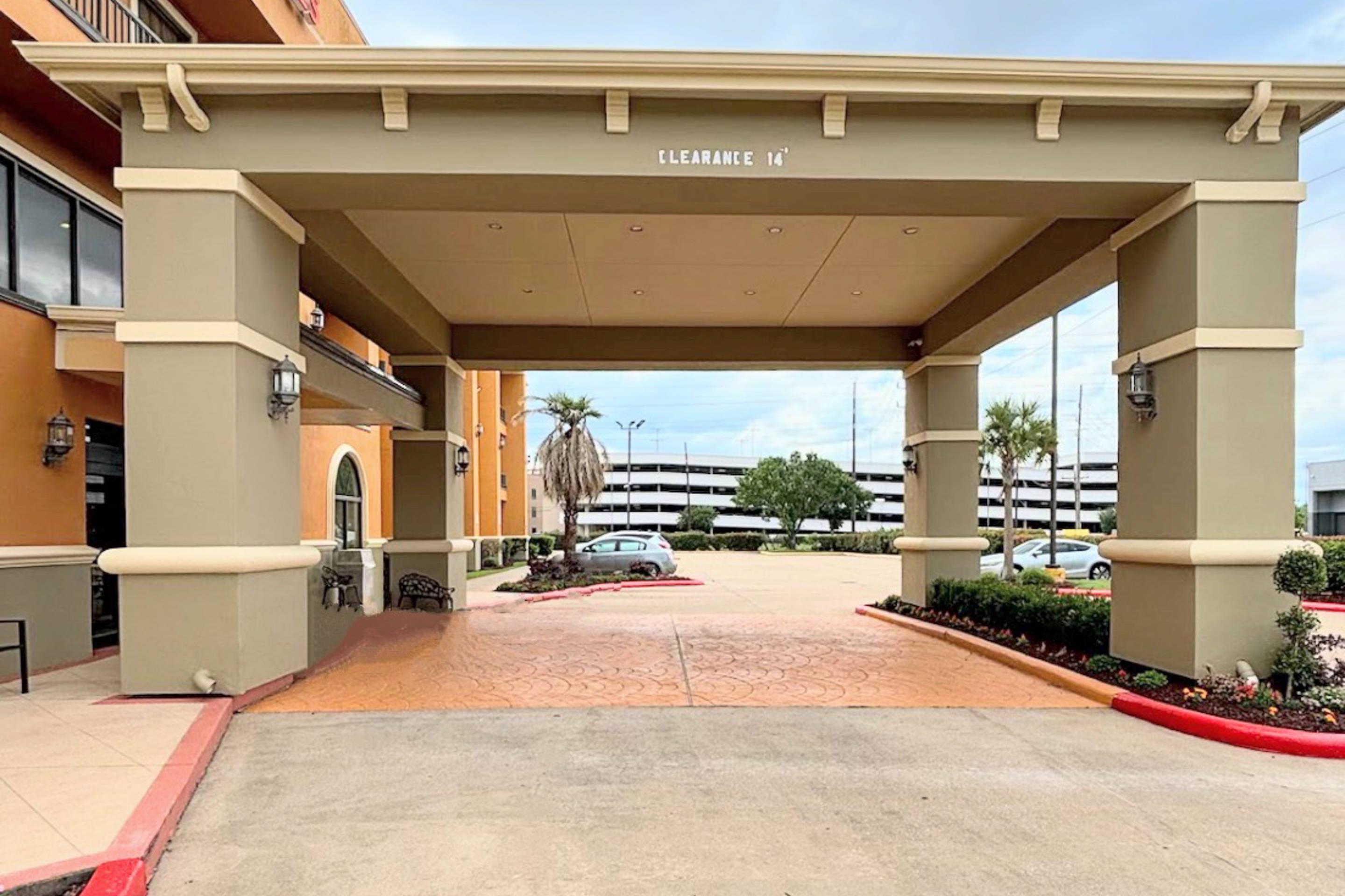 Hotel exterior | Comfort Suites Westchase Houston Energy Corridor