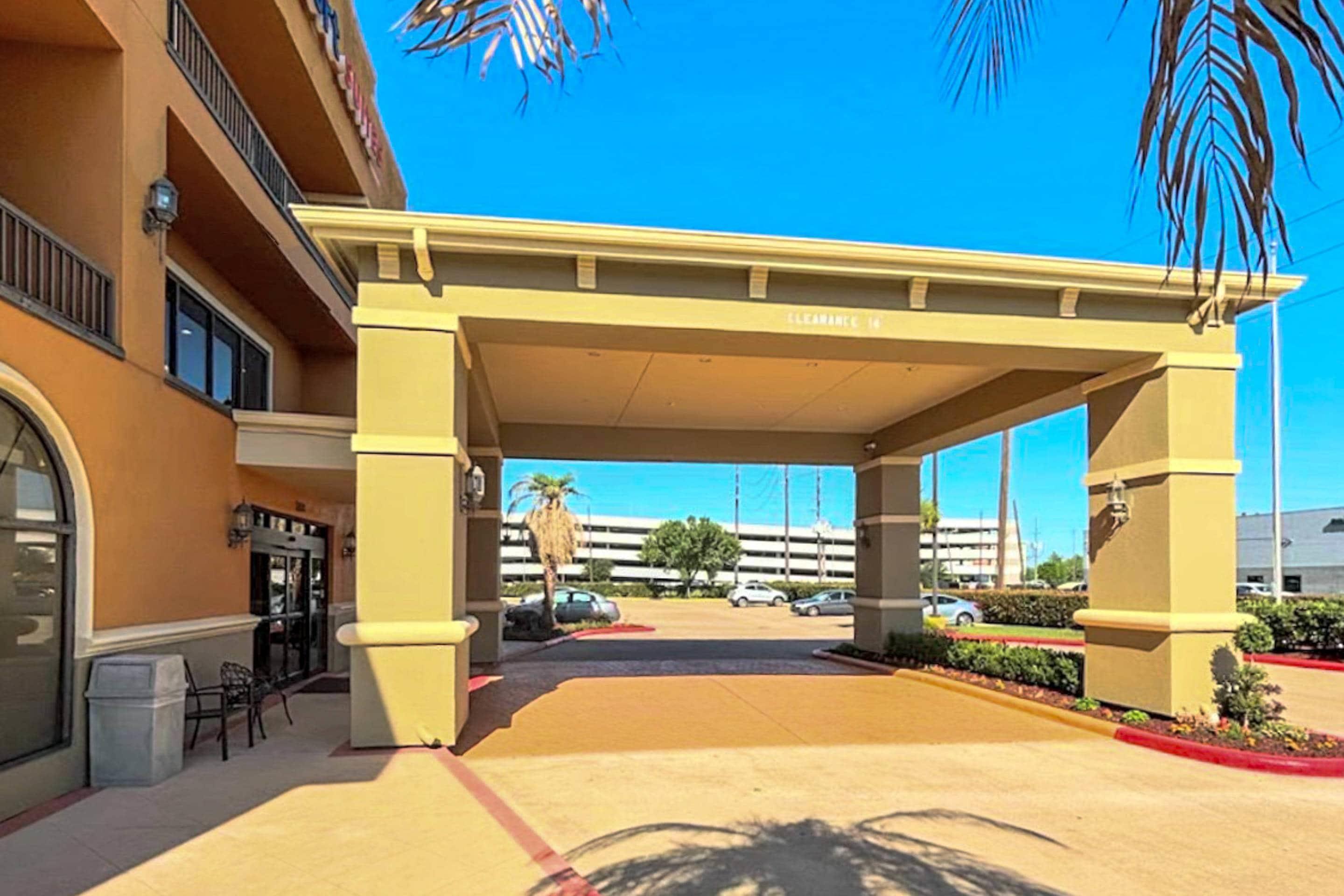 Hotel exterior | Comfort Suites Westchase Houston Energy Corridor