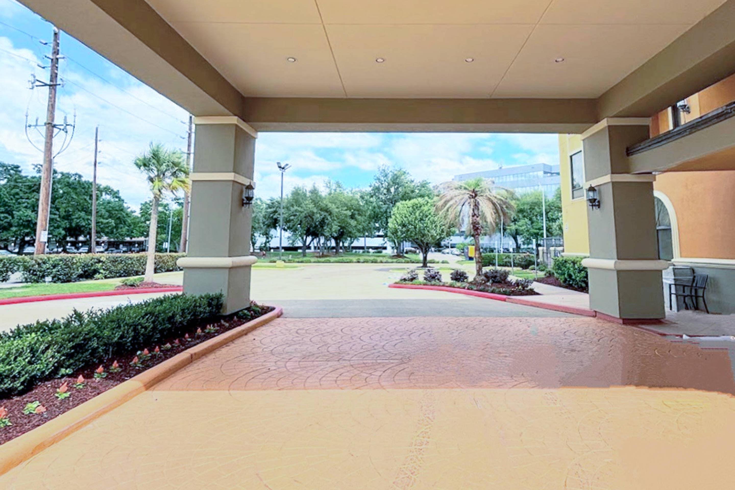 Hotel exterior | Comfort Suites Westchase Houston Energy Corridor