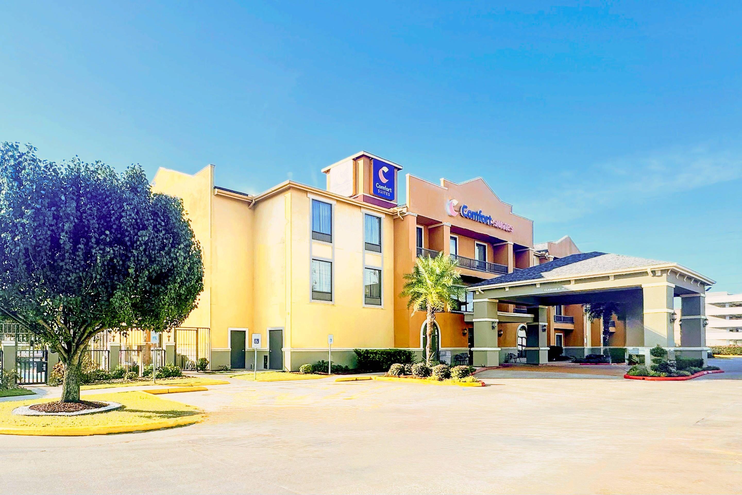 Hotel exterior | Comfort Suites Westchase Houston Energy Corridor
