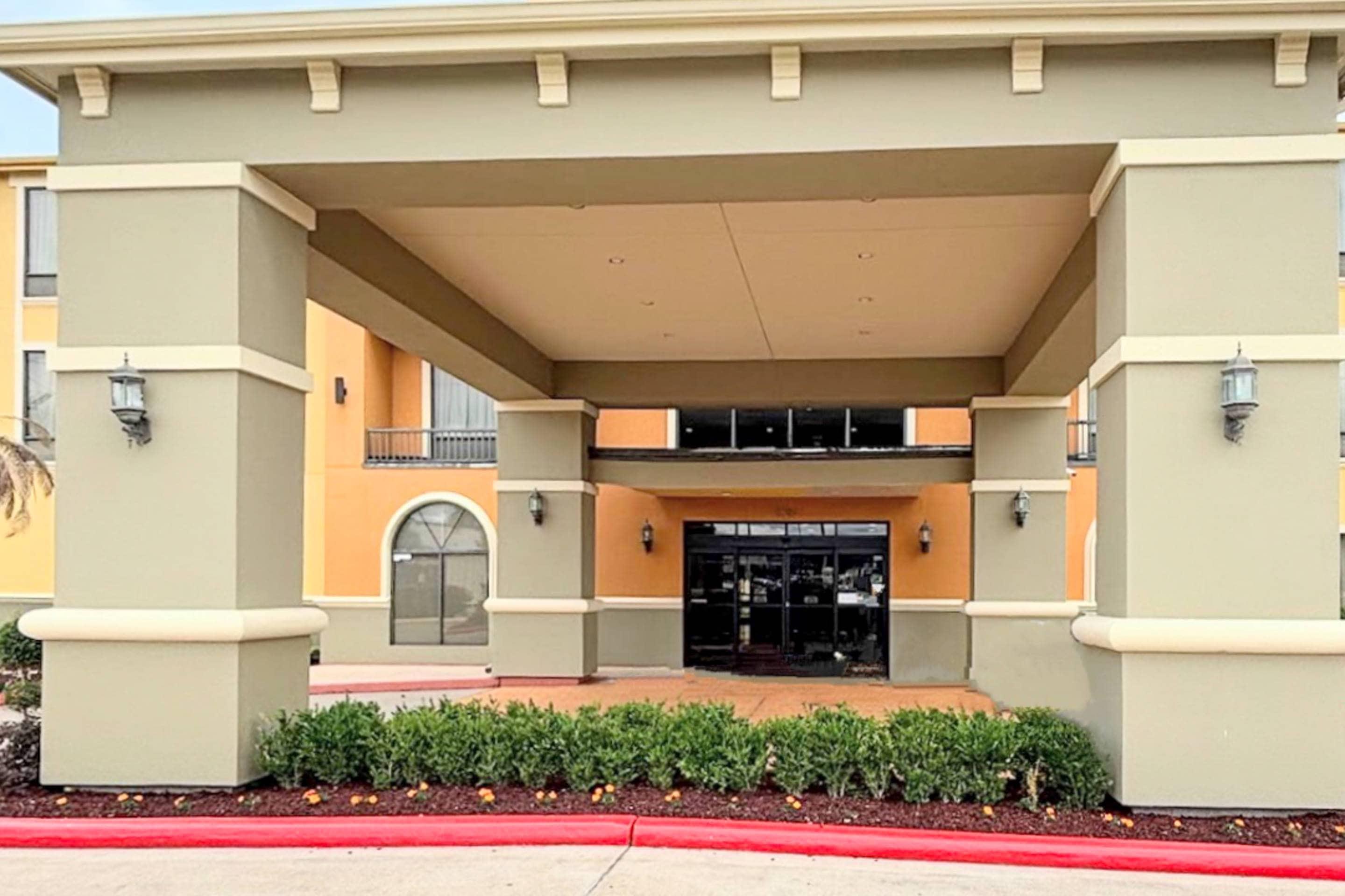 Hotel exterior | Comfort Suites Westchase Houston Energy Corridor