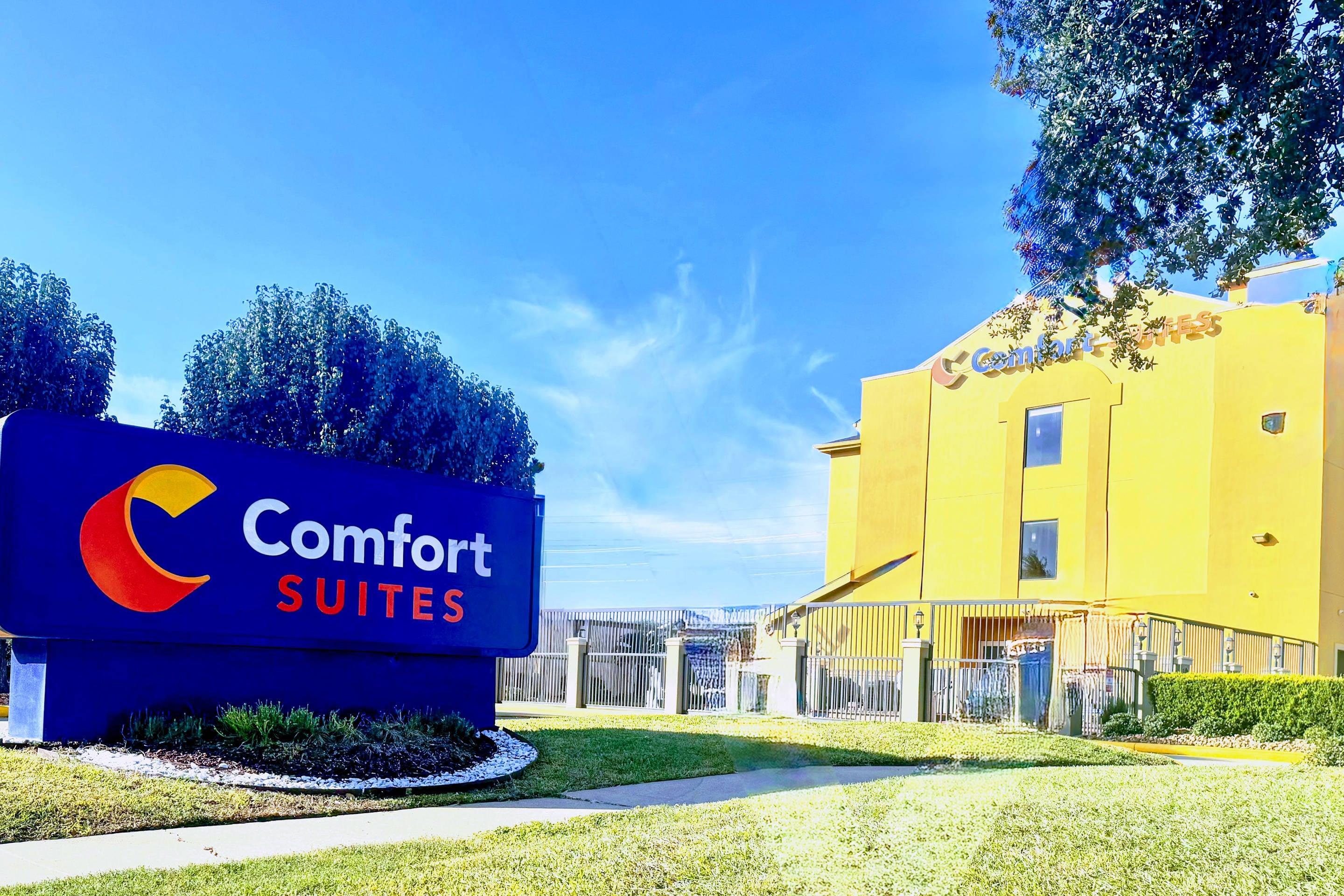 Hotel exterior | Comfort Suites Westchase Houston Energy Corridor