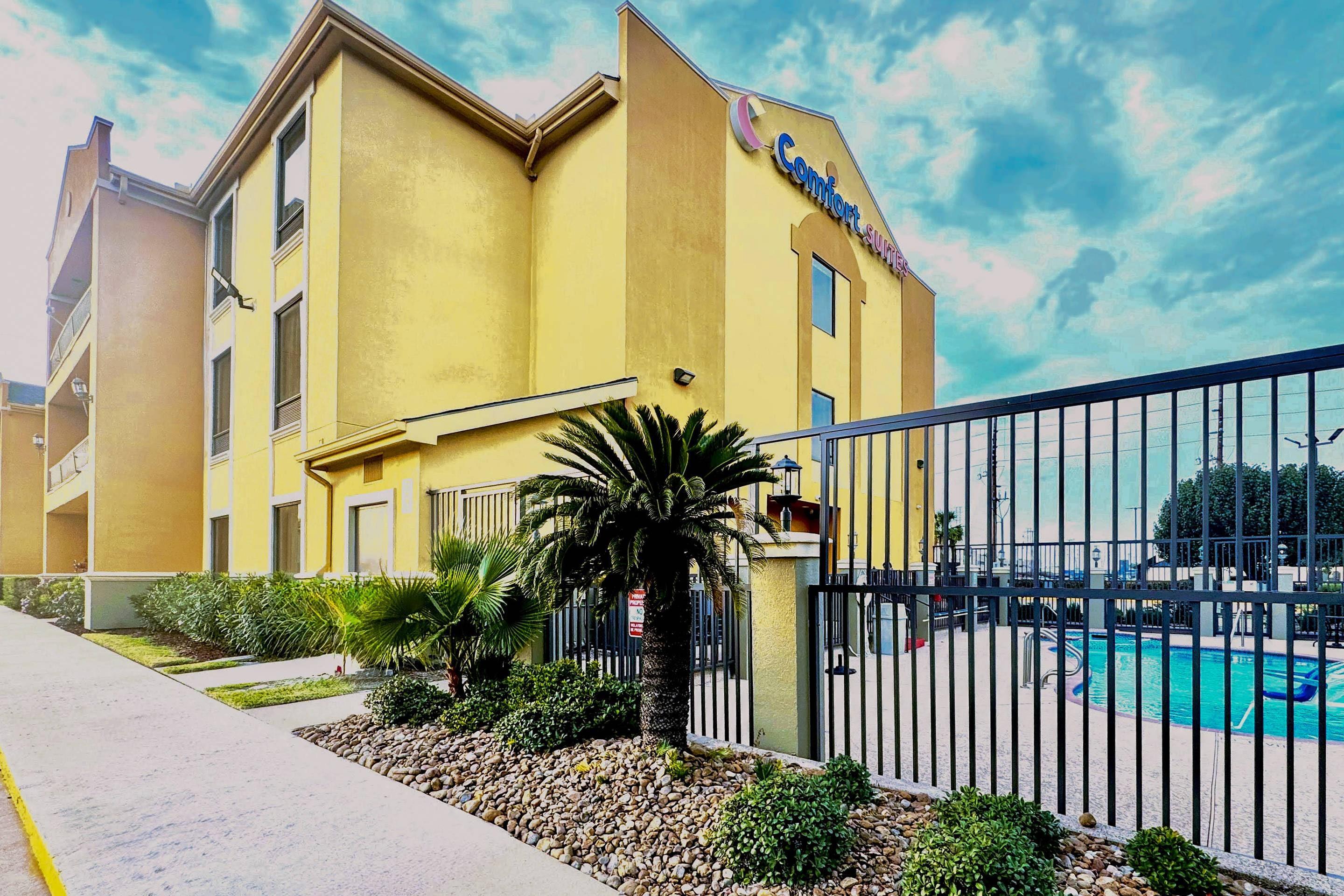 Hotel exterior | Comfort Suites Westchase Houston Energy Corridor
