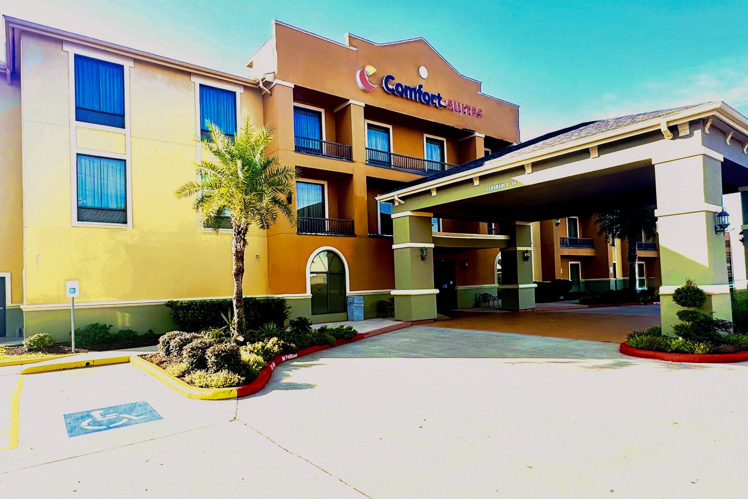 Hotel exterior | Comfort Suites Westchase Houston Energy Corridor