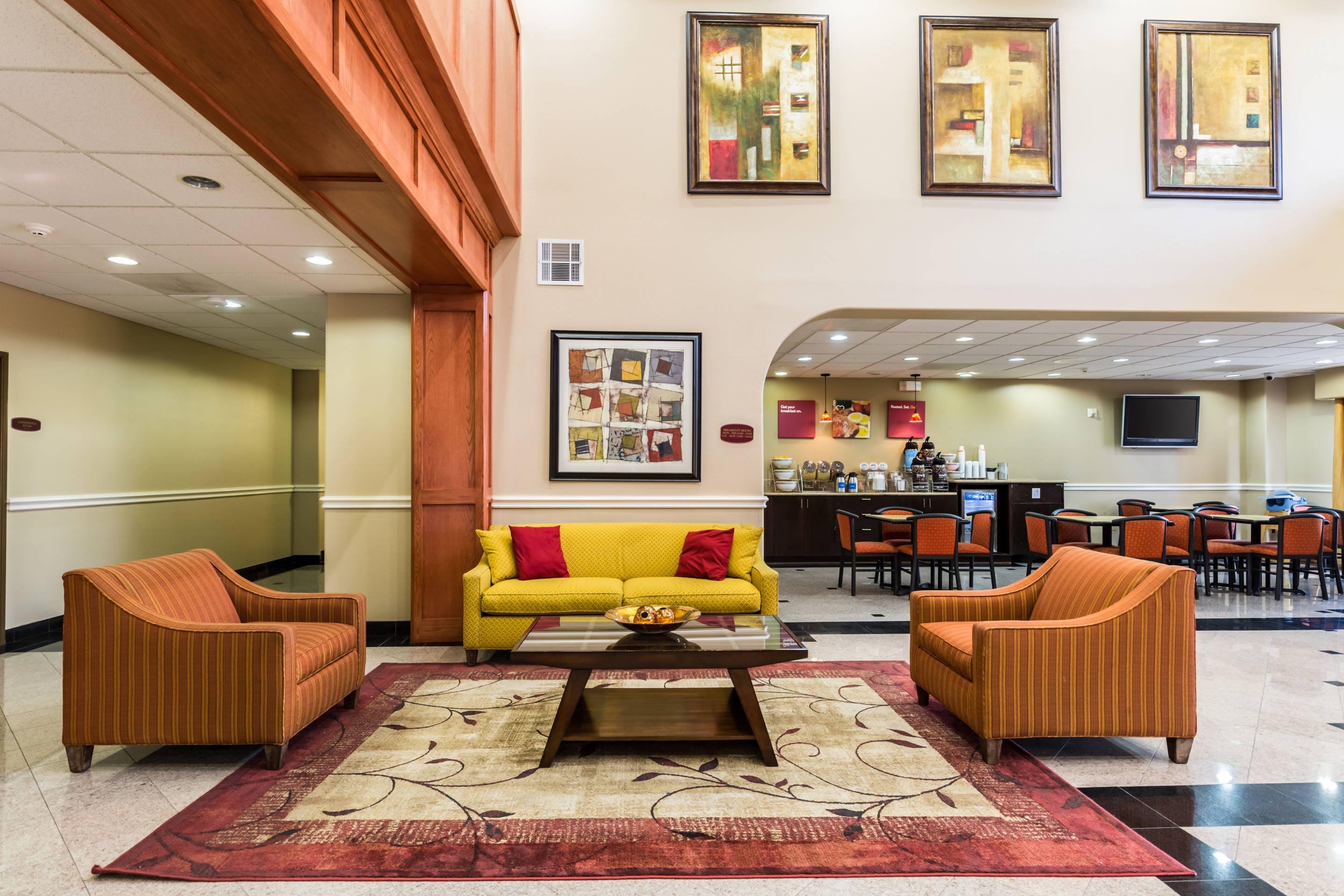Lobby with sitting area | Comfort Suites Westchase Houston Energy Corridor