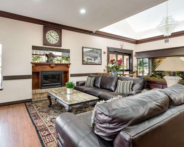 Pool - Comfort Suites Lake Jackson